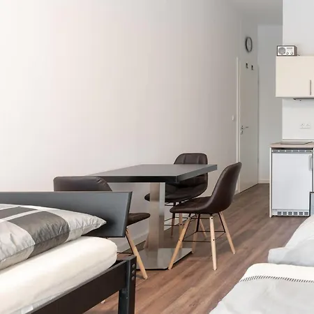 Monteurzimmer Berlin Pankow Mit Dachterrasse - Nur 10 Min. Von Der A10 - 3 Zimmer/ 7 Betten